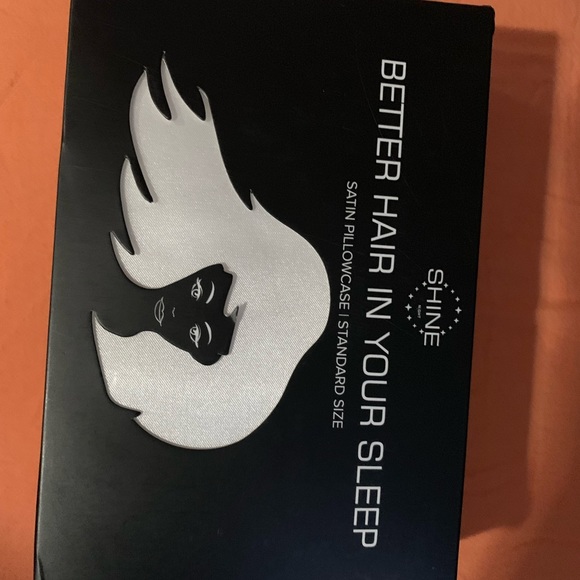 SHINE by Night: Satin Beauty Pillowcase (2 for 1) - Picture 7 of 8